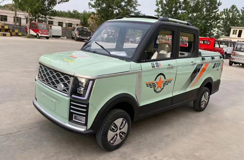 Une camionnette électrique de grande apparence, capable de transporter des personnes et des marchandises sans erreur et très pratique.