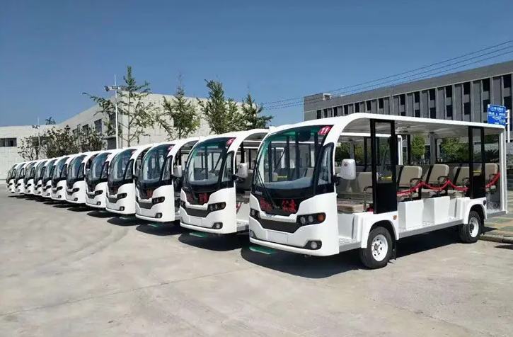 Notre bus touristique électrique à basse vitesse entre sur le campus universitaire et devient le premier choix de transport dans le parc