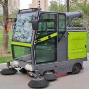 Balayeuse autoportée à cinq brosses